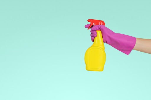 No surprise that bathroom cleaners are toxic, but you don't even need them! - Real-Food.shop